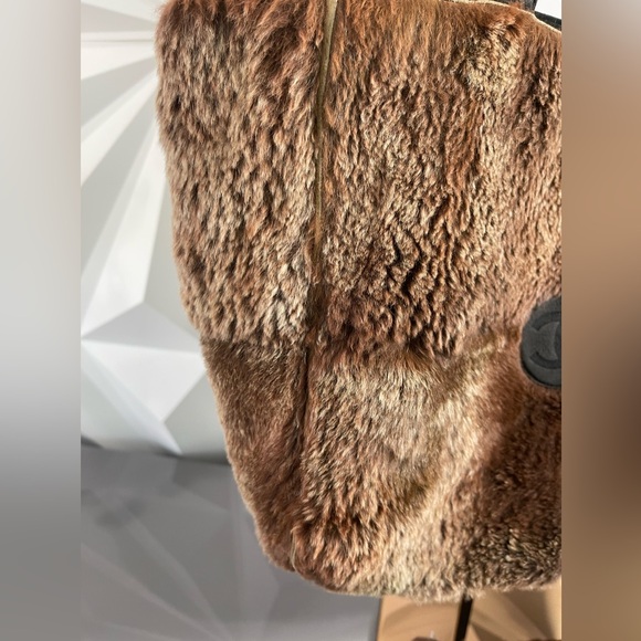 🌟Chanel🌟 Fur Tote Bag with Removable Pouch Rabbit Fur - Picture 4 of 14